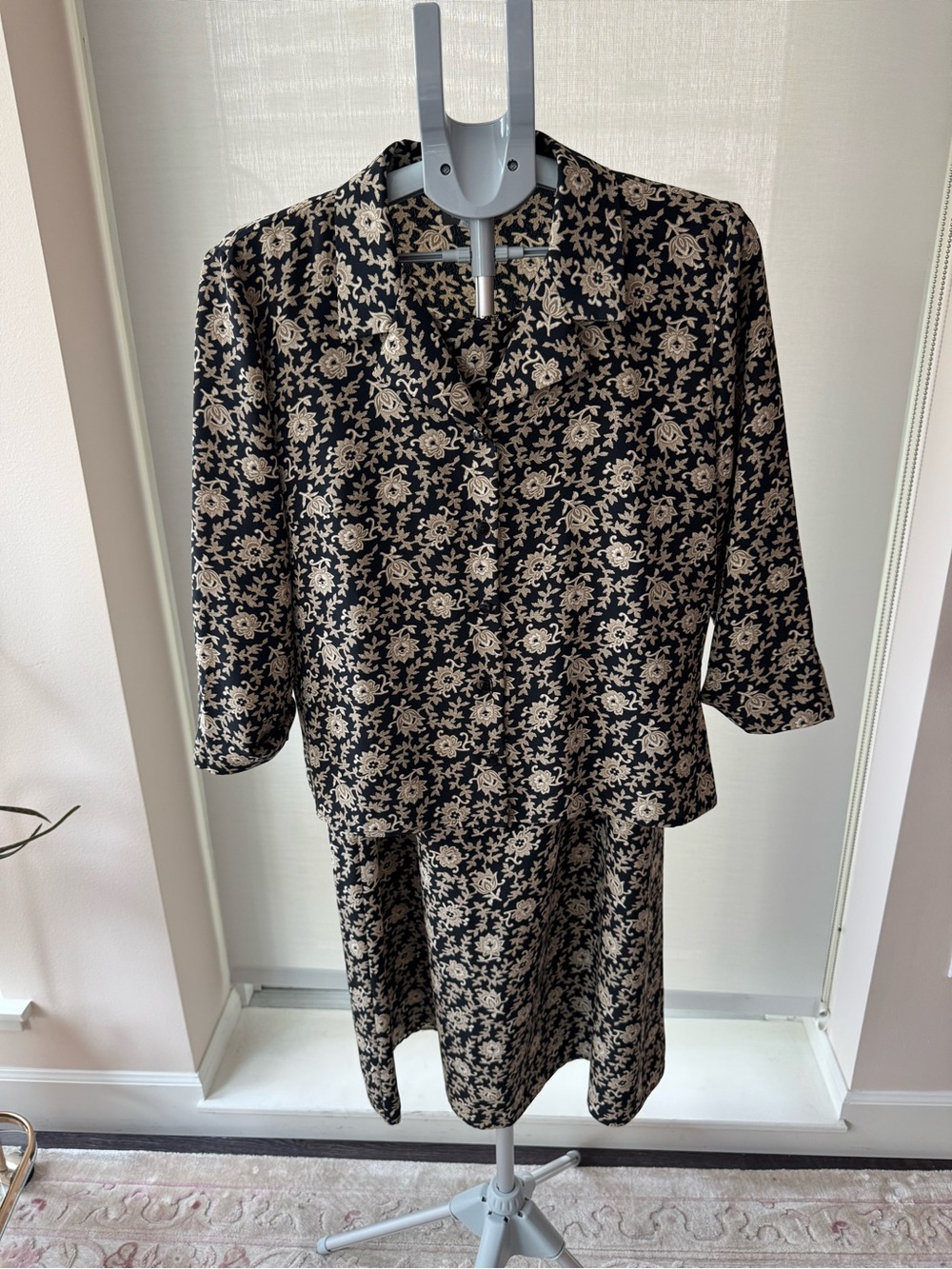 kathy ireland Essentials Black and Cream Floral Skirt set